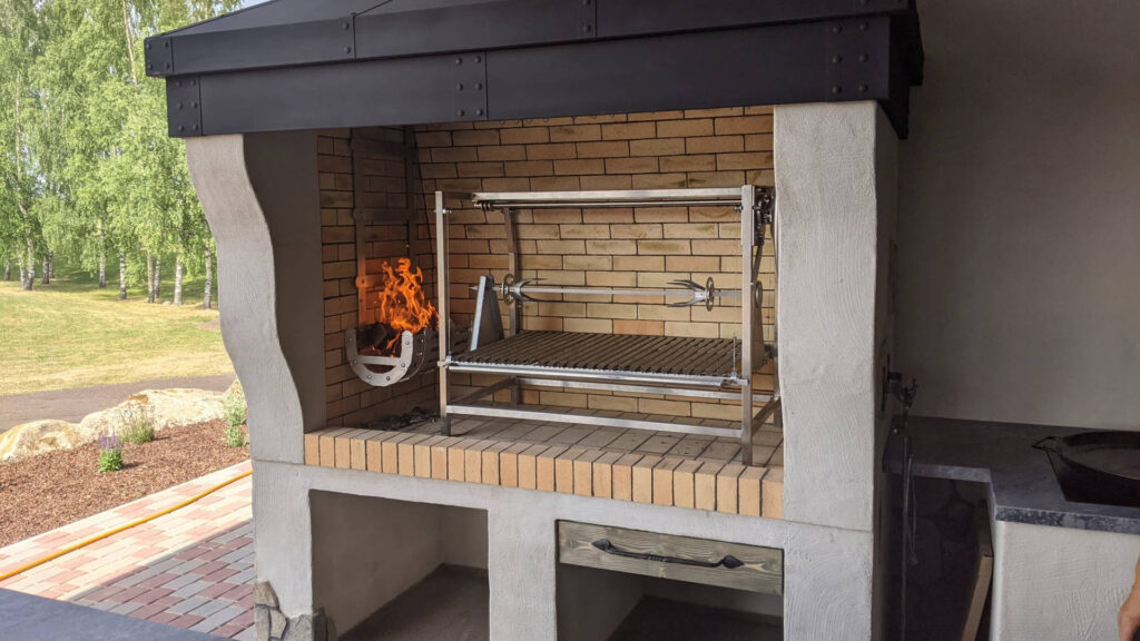 Asado grill, suitsuahi ja pliit