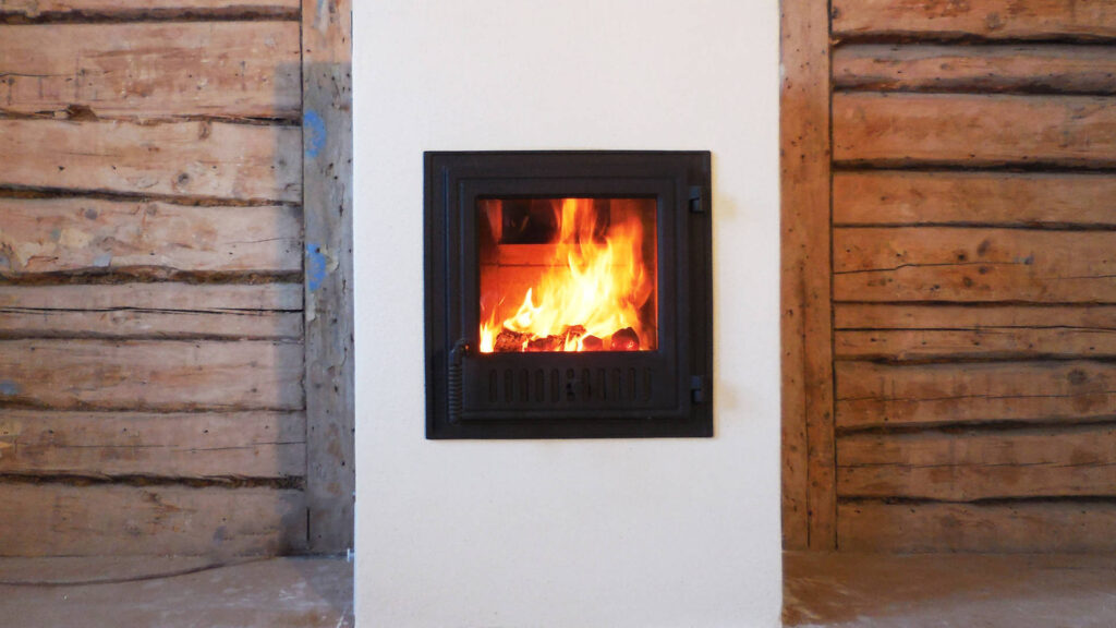 Eridisaini ja kütteautomaatikaga ahi