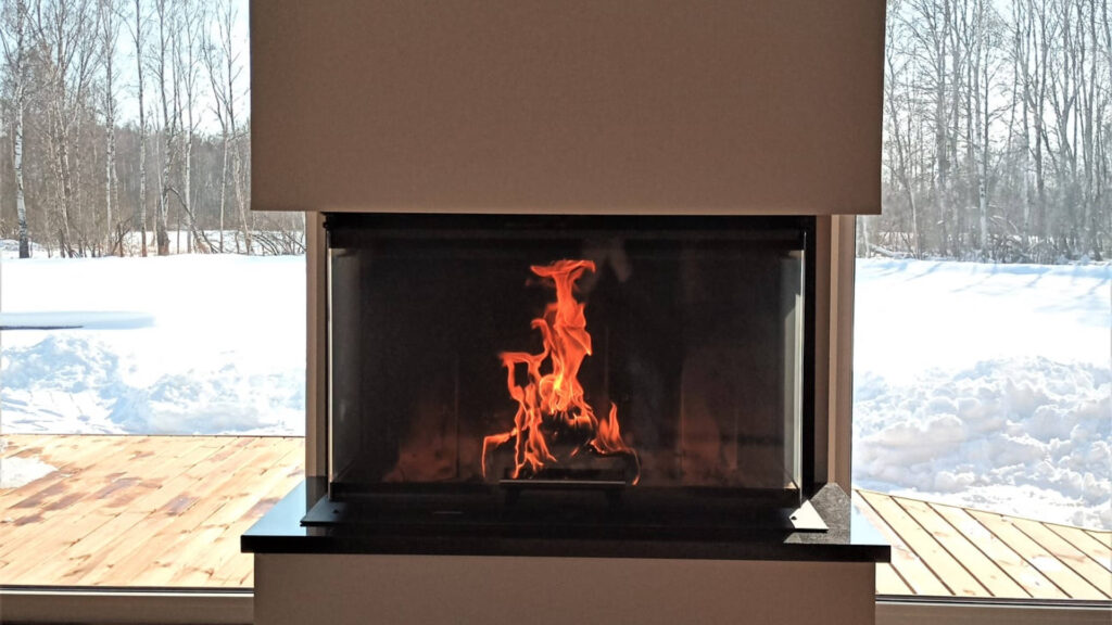 Kolme klaasiga kamin Tartumaal