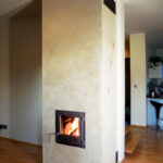 Krohvitud ja lasuuriga kaetud hüpokaust ahi