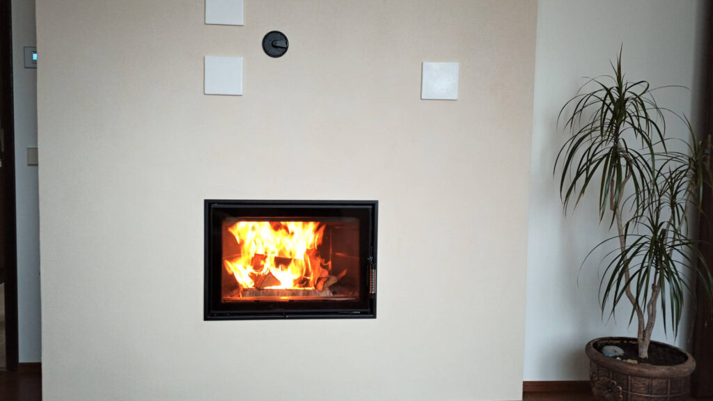 Laia klaasuksega ahi