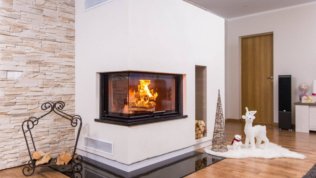 Salvestava lõõristikuga kamin