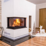 Salvestava lõõristikuga kamin