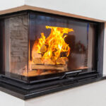 Salvestava lõõristikuga kamin