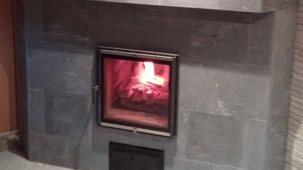 Sauna puhkeruumi kamin